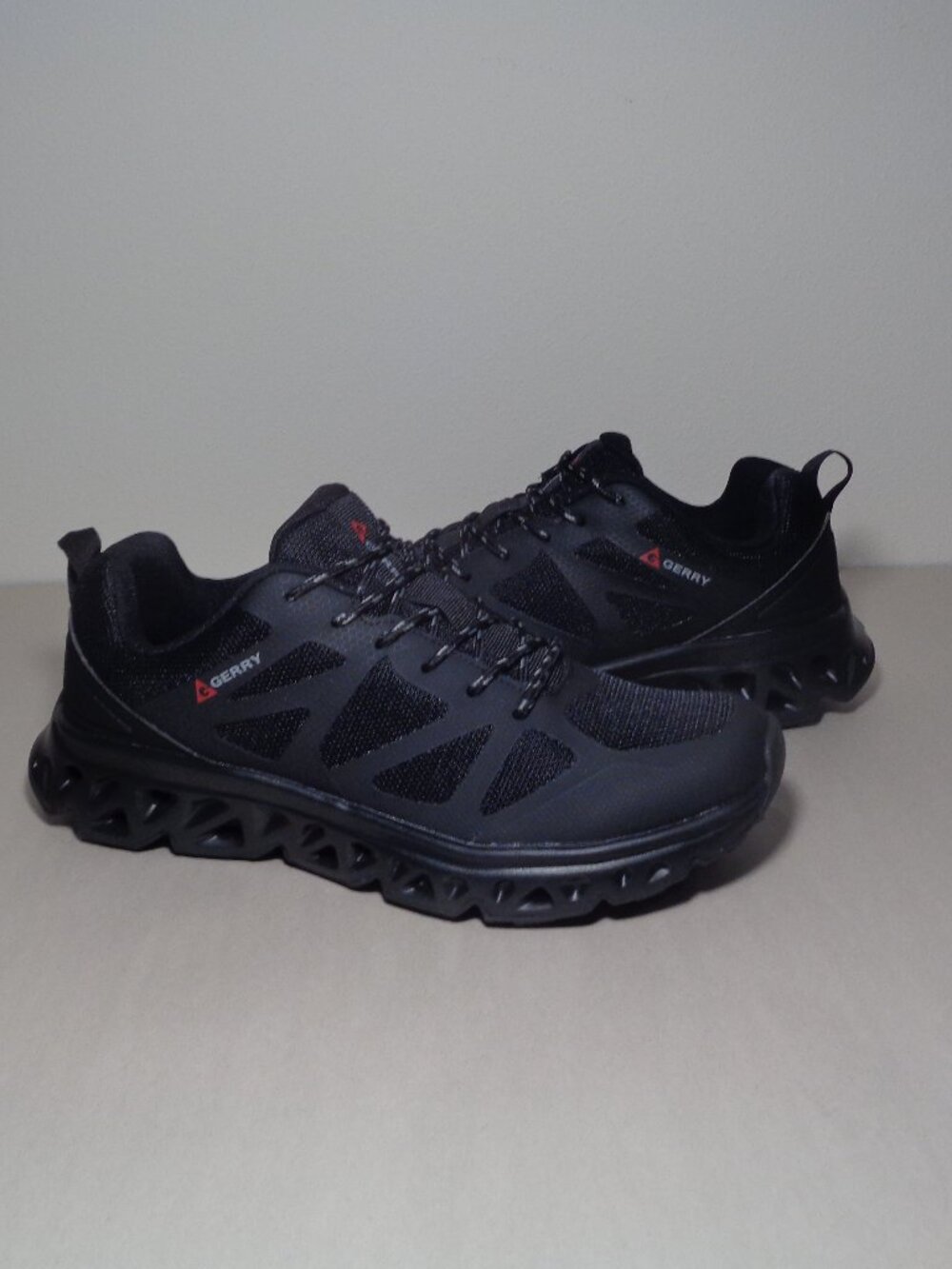 Gerry Size 12 M / SPEED TRAIL / Black / Athletic Sneakers / New Men's Shoes